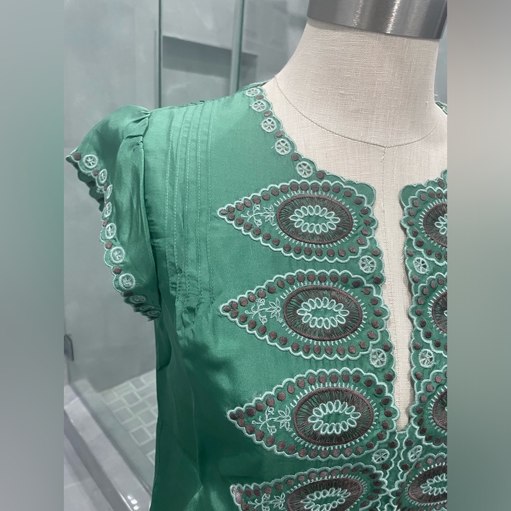 BCBGMAXAZRIA GREEN SILK TOP SIZE SMALL - Picture 3 of 16